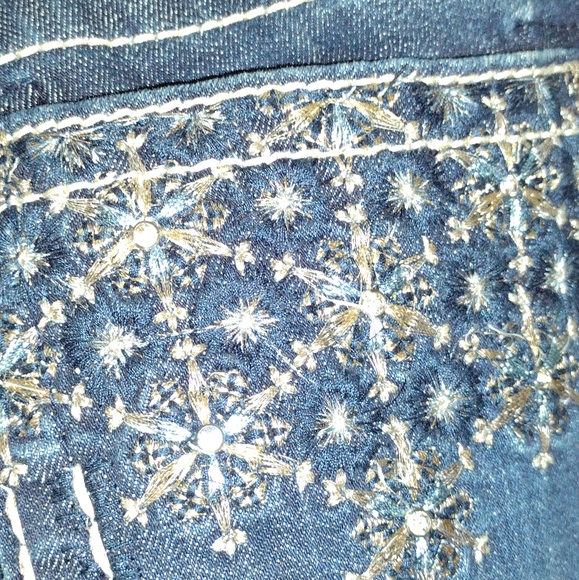Miss Me size 28 x 32 mid rise boot cut - Picture 3 of 5